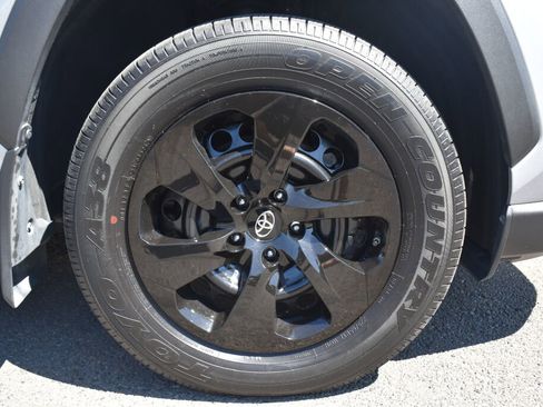 Certified 2025 Toyota RAV4 LE AWD/4WD image 28
