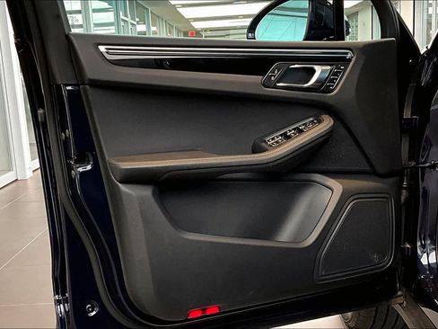 Used 2023 Porsche Macan image 21