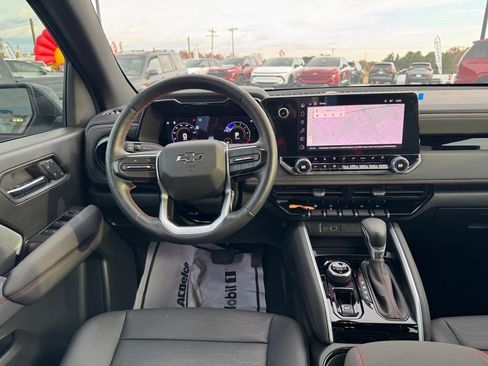 Used 2025 Chevrolet Colorado Z71 w/ Z71 Convenience Package 2 image 12