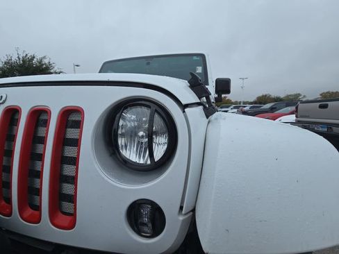 Used 2016 Jeep Wrangler Sahara w/ Connectivity Group image 29