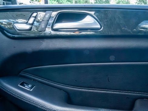 Used 2019 Mercedes-Benz GLE 400 4MATIC image 19