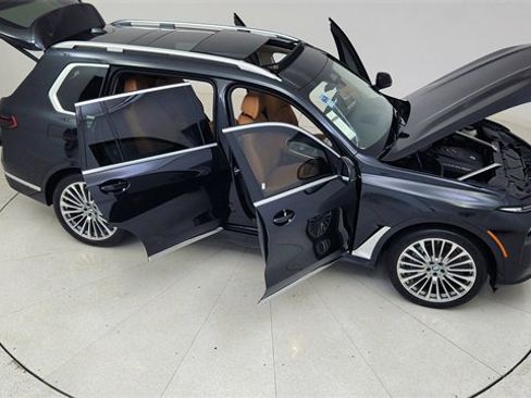 Used 2025 BMW X7 xDrive40i w/ Executive Package image 88