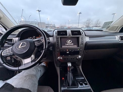 Used 2021 Lexus GX 460 Premium w/ Premium Package image 4