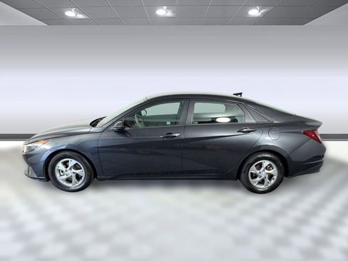 Used 2021 Hyundai Elantra SE FWD image 2