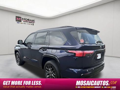 Used 2023 Toyota Sequoia Platinum AWD/4WD image 5