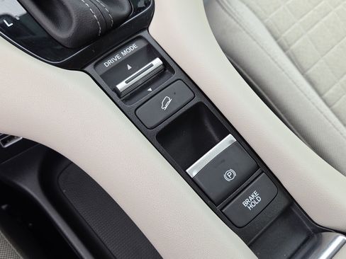 Used 2023 Honda HR-V LX image 6
