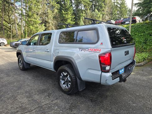 Used 2019 Toyota Tacoma TRD Off-Road w/ Technology Package image 5