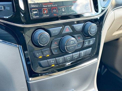 Used 2020 Jeep Grand Cherokee Limited image 16