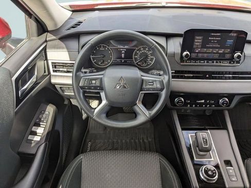 Used 2022 Mitsubishi Outlander ES image 14