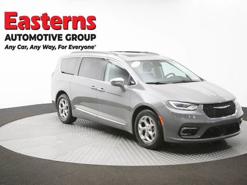 Used 2022 Chrysler Pacifica Limited FWD image 47