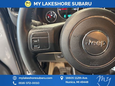 Used 2015 Jeep Wrangler Unlimited Sahara image 12