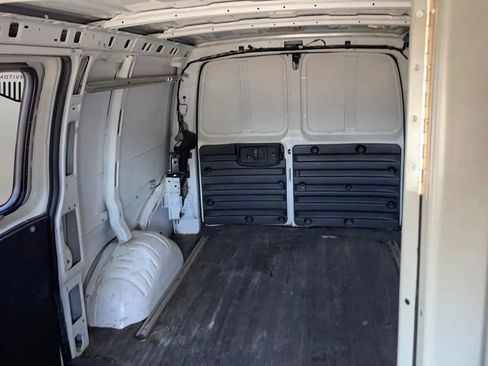 Used 2013 Chevrolet Express 2500 RWD image 29