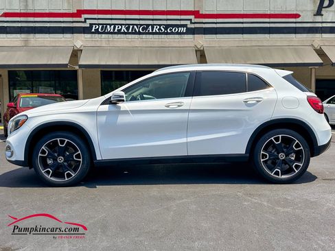Used 2020 Mercedes-Benz GLA 250 4MATIC w/ Premium Package image 40