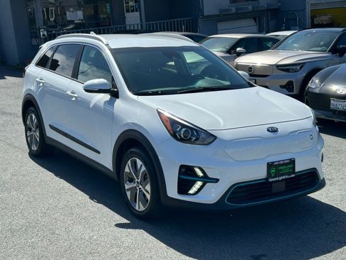 Used 2021 Kia Niro EX FWD image 3