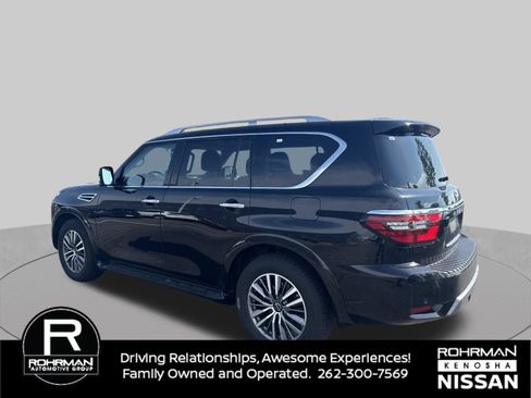Used 2024 Nissan Armada SL w/ Captain's Chairs Package AWD/4WD image 3