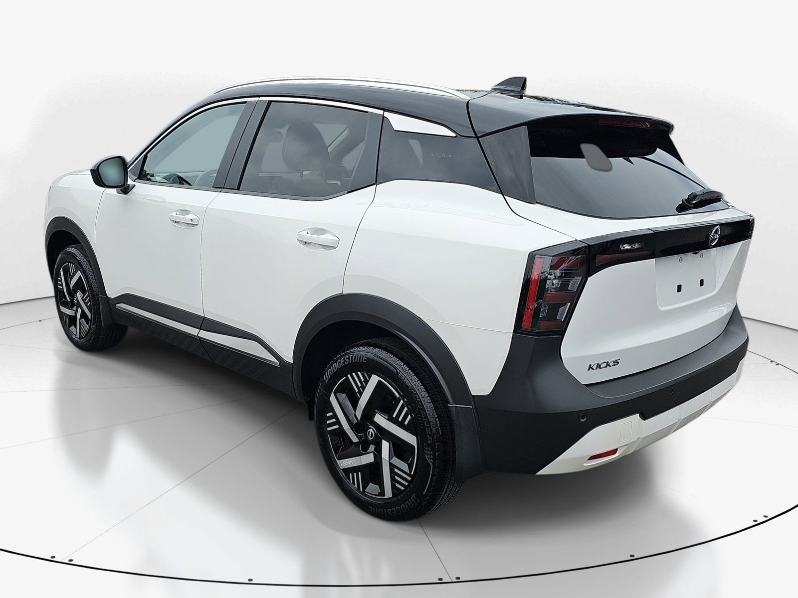 Used 2026 Nissan Kicks SV w/ SV Premium Package FWD image 6
