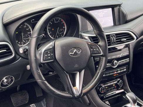 Used 2017 INFINITI QX30 AWD image 13