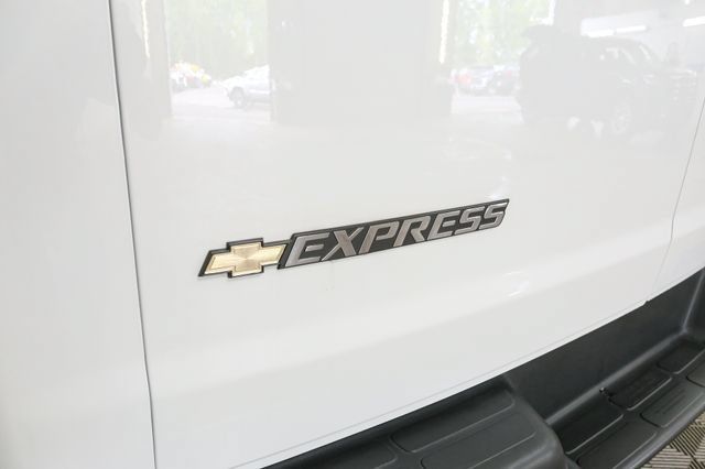 Used 2025 Chevrolet Express 2500 w/ Driver Convenience Package RWD image 9