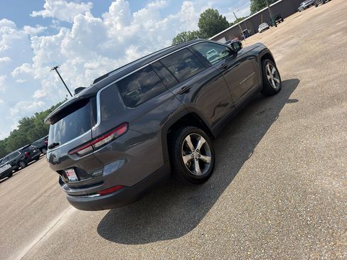 Used 2022 Jeep Grand Cherokee L Limited RWD image 4