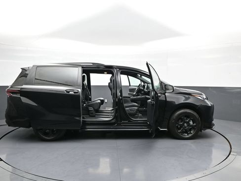 Certified 2026 Toyota Sienna XLE Woodland Edition AWD/4WD image 44