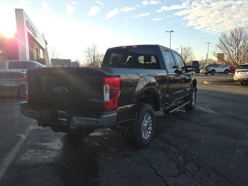 Used 2017 Ford F250 XLT w/ XLT Premium Package image 4