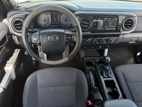 Used 2017 Toyota Tacoma TRD Sport w/ Tow Package (A/T) AWD/4WD image 11