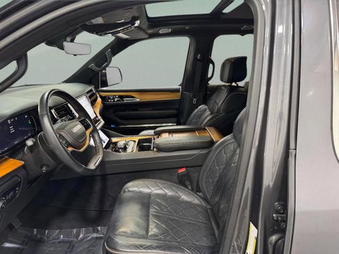 Used 2022 Jeep Grand Wagoneer Series III w/ Rear Seat Video Group 1 image 30