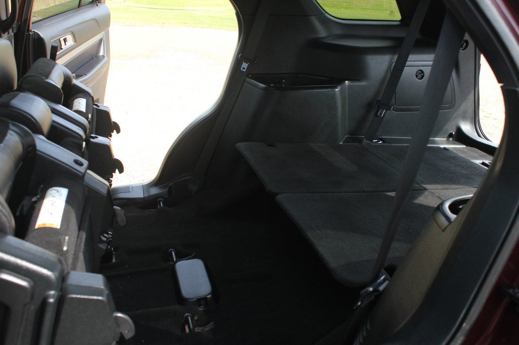 Used 2018 Ford Explorer XLT w/ Equipment Group 202A AWD/4WD image 41