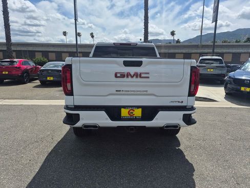 Used 2023 GMC Sierra 1500 AT4 w/ AT4 Premium Package AWD/4WD image 5