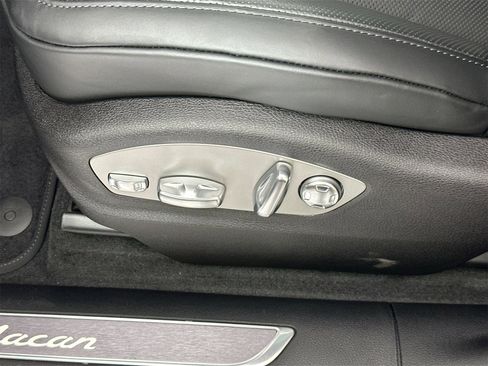 Certified 2026 Porsche Macan image 32