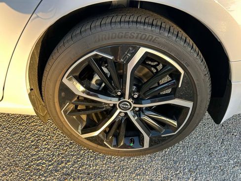 Used 2025 Nissan Altima 2.5 SR FWD image 10
