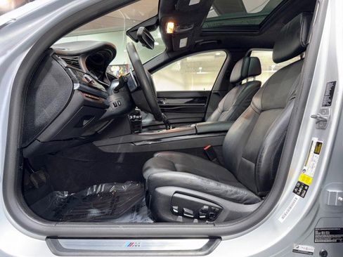 Used 2015 BMW 750Li xDrive w/ M Sport Edition AWD/4WD image 44