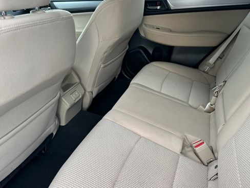 Used 2019 Subaru Outback 2.5i Premium image 12