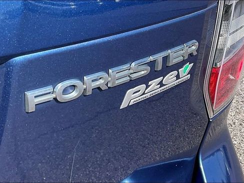 Used 2016 Subaru Forester 2.5i Premium w/ All-Weather Package AWD/4WD image 8