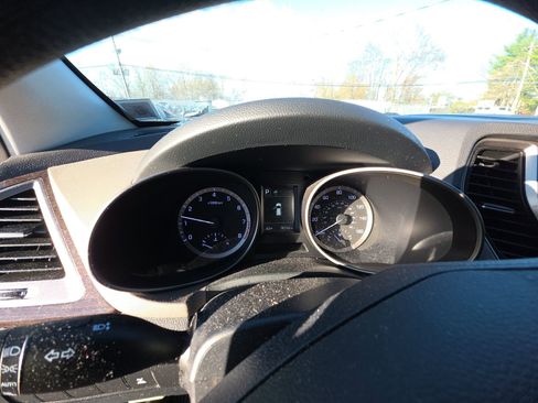 Used 2019 Hyundai Santa Fe XL SE image 7