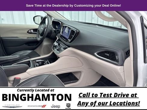 Used 2023 Chrysler Pacifica Limited image 34