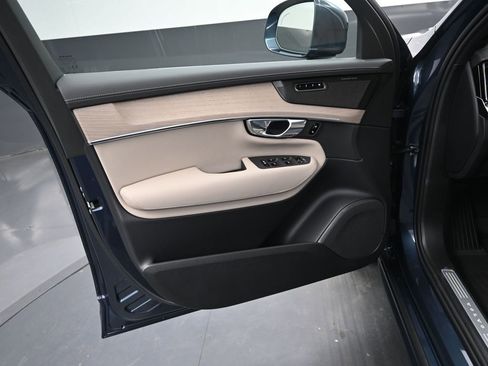 New 2026 Volvo XC90 B6 Plus w/ Protection Package Premier image 11