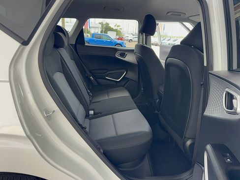 Used 2025 Kia Soul LX w/ LX Technology Package FWD image 14