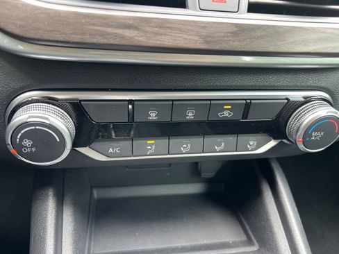 Used 2025 Nissan Altima 2.5 SV FWD image 30