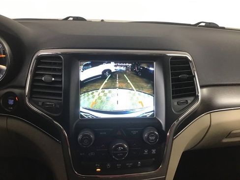 Used 2018 Jeep Grand Cherokee Limited image 19