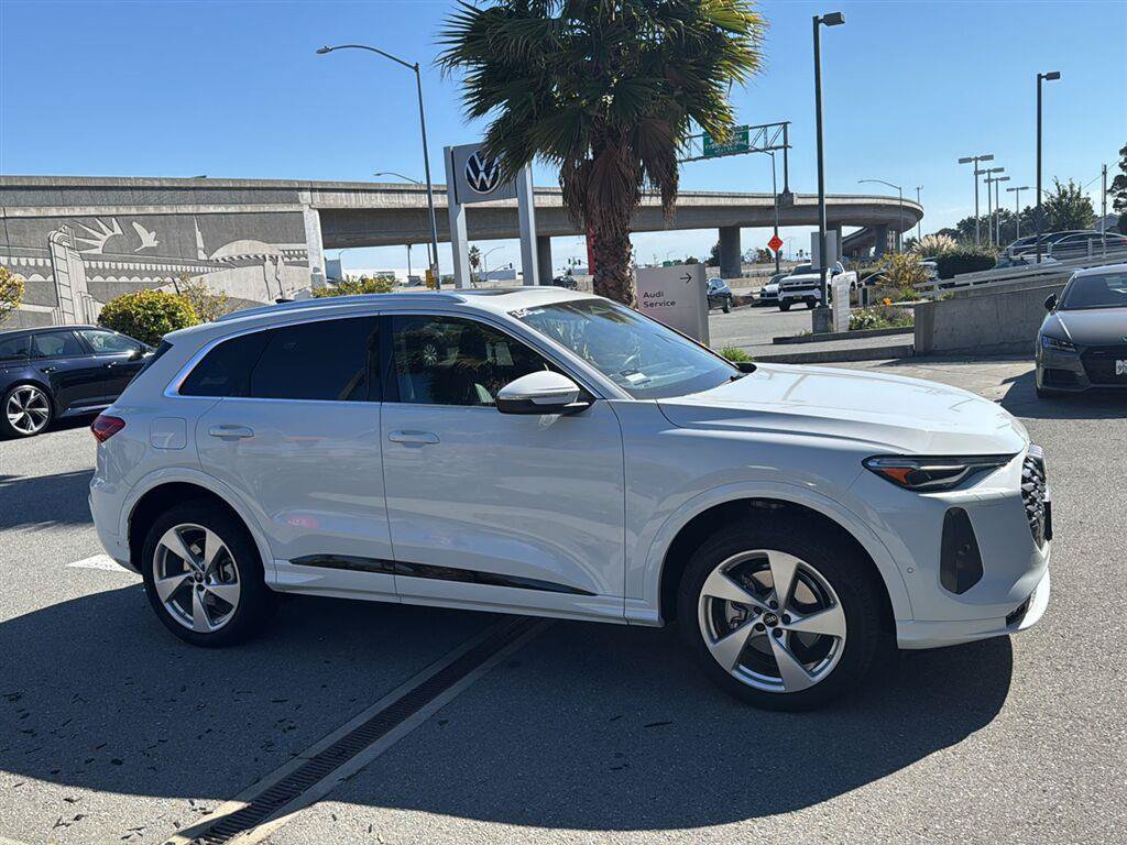 Used 2025 Audi Q5 Premium Plus AWD/4WD image 5