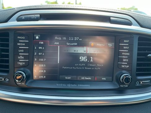 Used 2017 Kia Sorento SX image 13