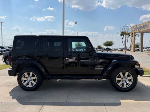 Used 2016 Jeep Wrangler Unlimited Sahara w/ Connectivity Group AWD/4WD image 21