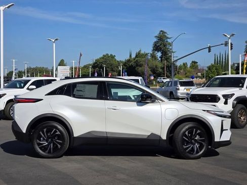 New 2026 Toyota C-HR AWD/4WD image 4