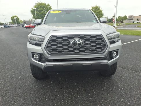 Used 2023 Toyota Tacoma TRD Off-Road w/ TRD Premium Off Road Package AWD/4WD image 2