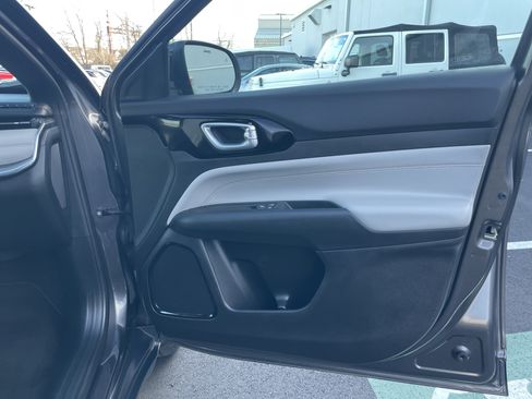 Certified 2024 Jeep Compass Limited image 10