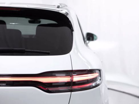 Certified 2026 Porsche Macan AWD/4WD image 21