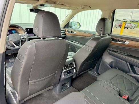 Used 2025 Volkswagen Atlas SE AWD/4WD image 14