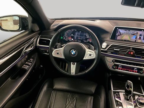 Used 2022 BMW 750i xDrive w/ Executive Package AWD/4WD image 17