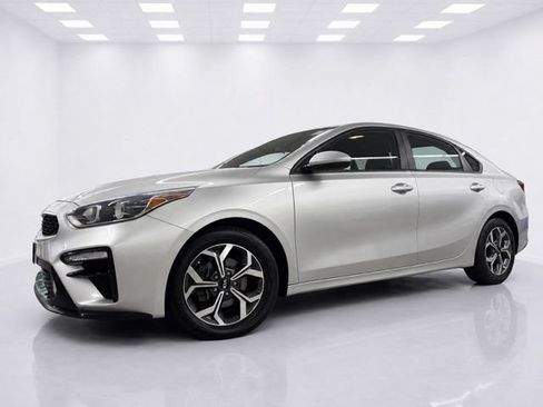 Used 2019 Kia Forte LXS FWD image 4